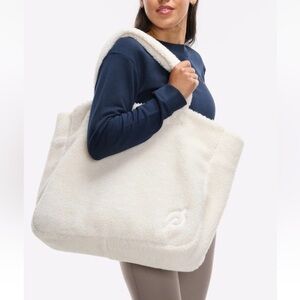 Peloton Cozy Fleece Tote Oversized Sherpa Bag in Cream